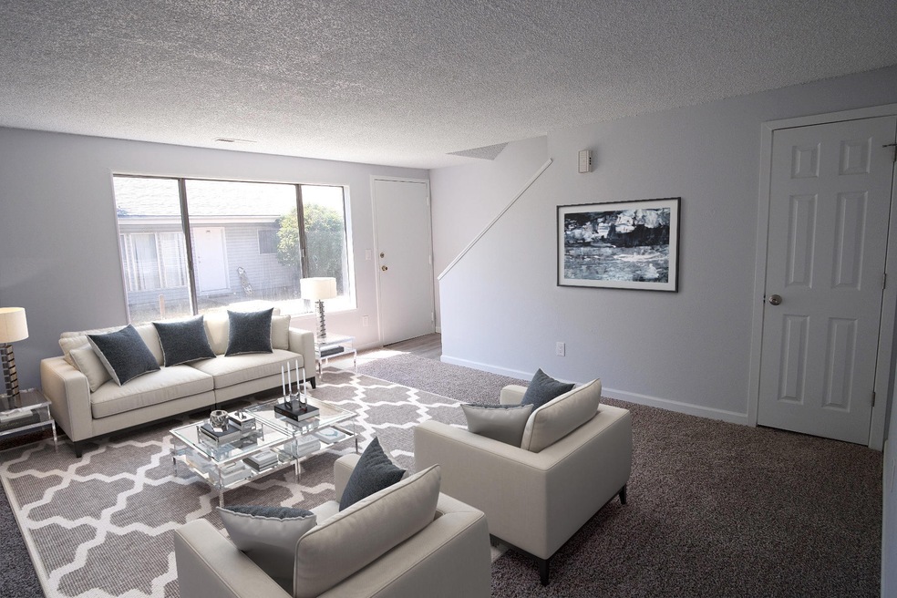 2000 Brookhurst St unit 32, Medford, OR 97504 - photo 1