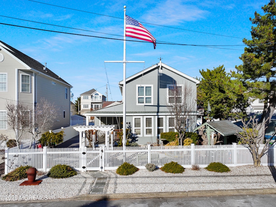 106 Surf Dr