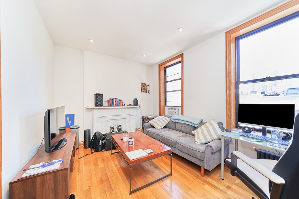 362 W 36th St unit 4 F, New York, NY 10018 - photo 1
