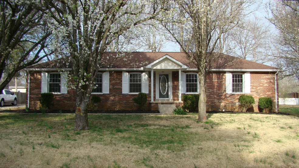 204 Ligon Dr, Shelbyville, TN 37160 - photo 1