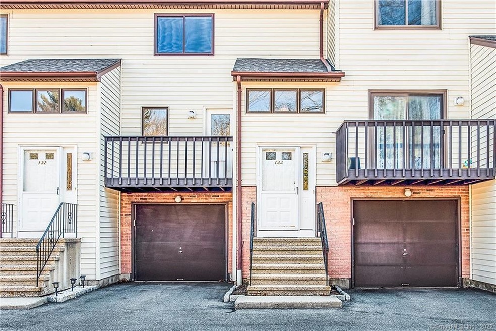 133 Oak Forest Dr, Manchester, CT 06042 - photo 1