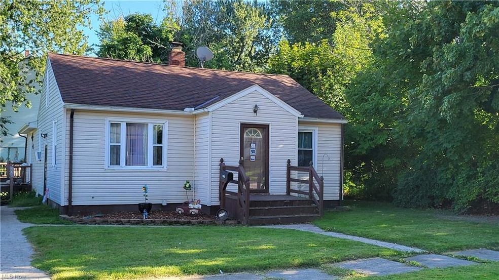 View of front of home featuring a front yard
