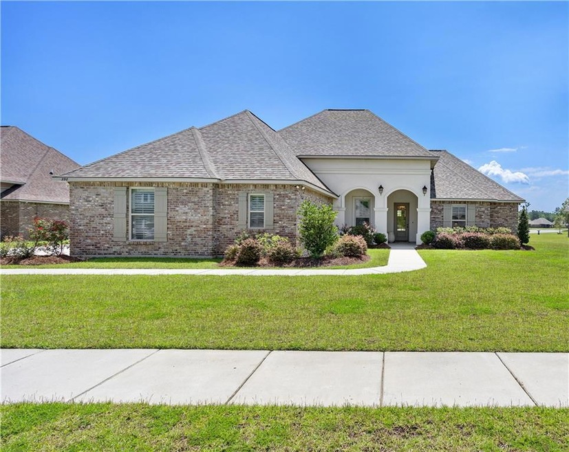 Beautiful single story traditional style home