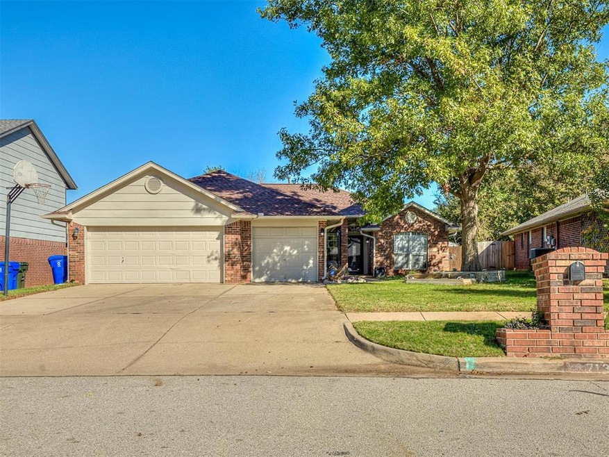 713 Gyrfalcon Dr, Norman, OK 73072 - photo 1