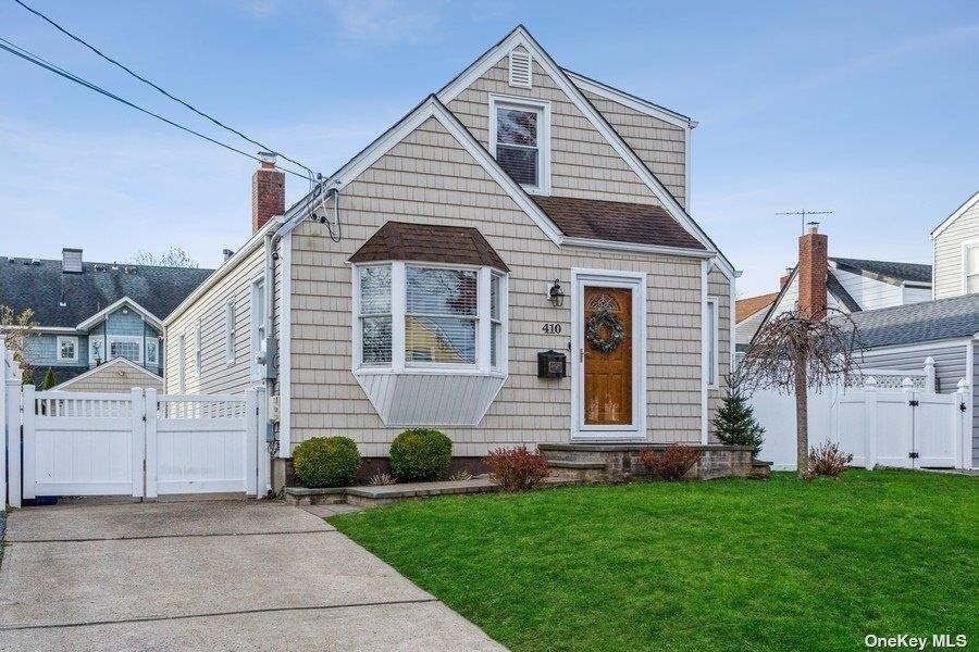 410 Clive Place, Oceanside, NY 11572 - photo 1