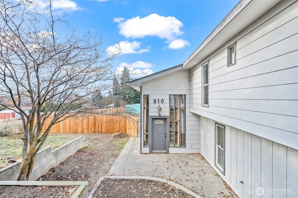 809 N Kenroy Terrace, East Wenatchee, WA 98802 - photo 1