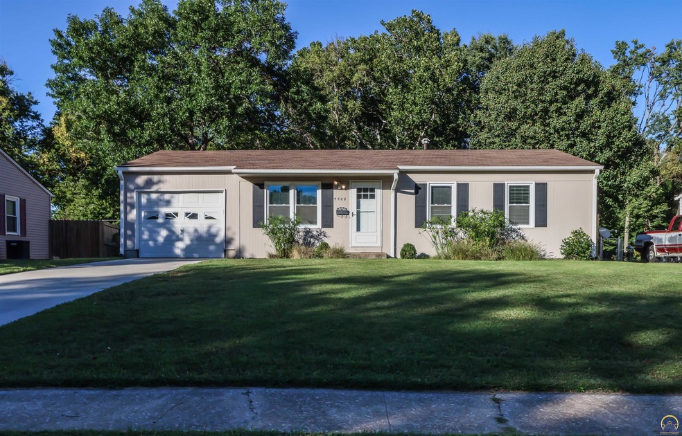 4806 SW 28th St, Topeka, KS 66614 - photo 1