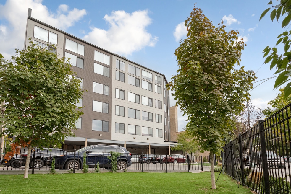 1531 W Howard St unit 404, Chicago, IL 60626 - photo 1