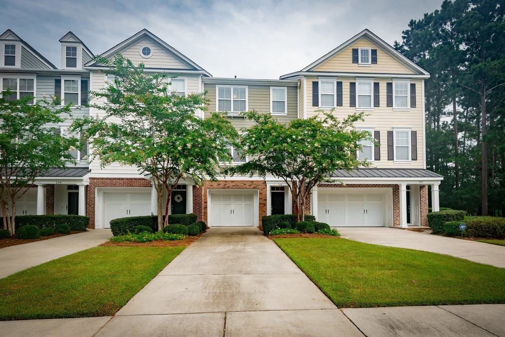 216FairSailingRoad-1