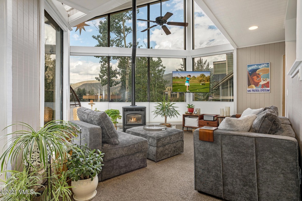 16 EagleVail Road B1-001-014-Living Room
