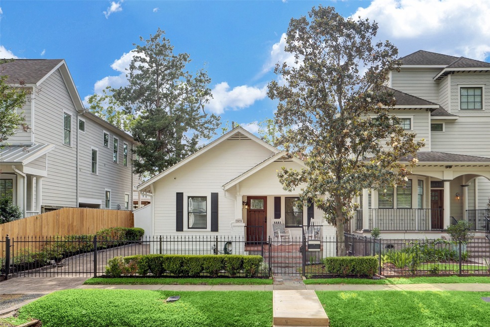 2121 Oxford St, Houston, TX 77008 - photo 1