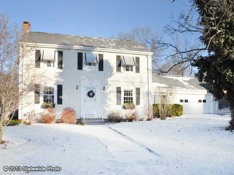 135 Beamis Ave, Cumberland, RI 02864 - photo 1