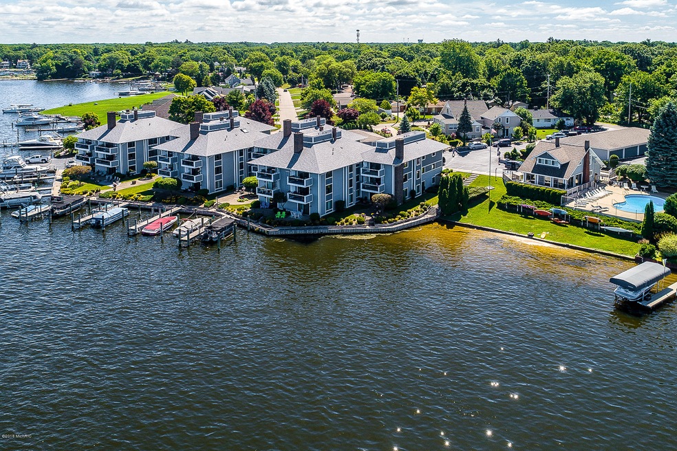 400 Lakeview 37F, Spring Lake, 49456