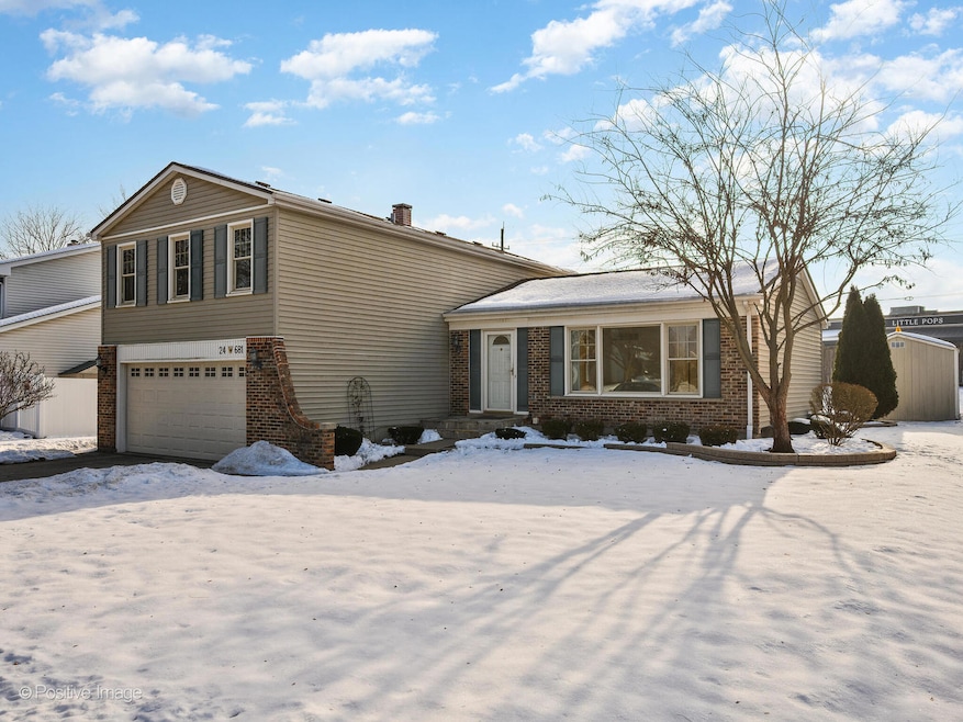 24W681 Woodcrest Dr, Naperville, IL 60540 - photo 1