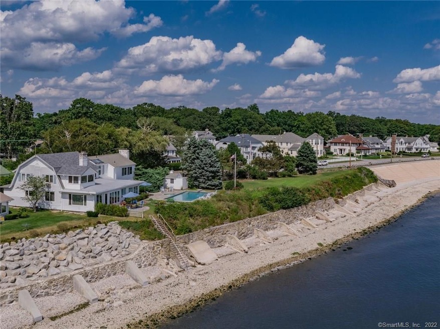 Waterfront property with 2 parcels of land overloo