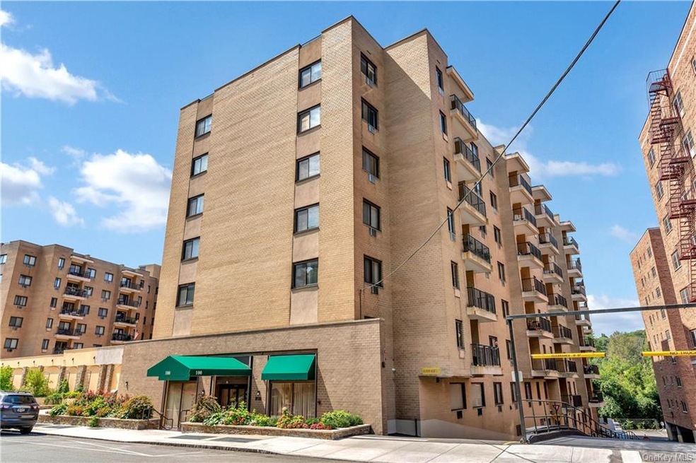100 E Hartsdale Ave unit 2LW, Hartsdale, NY 10530 - photo 1