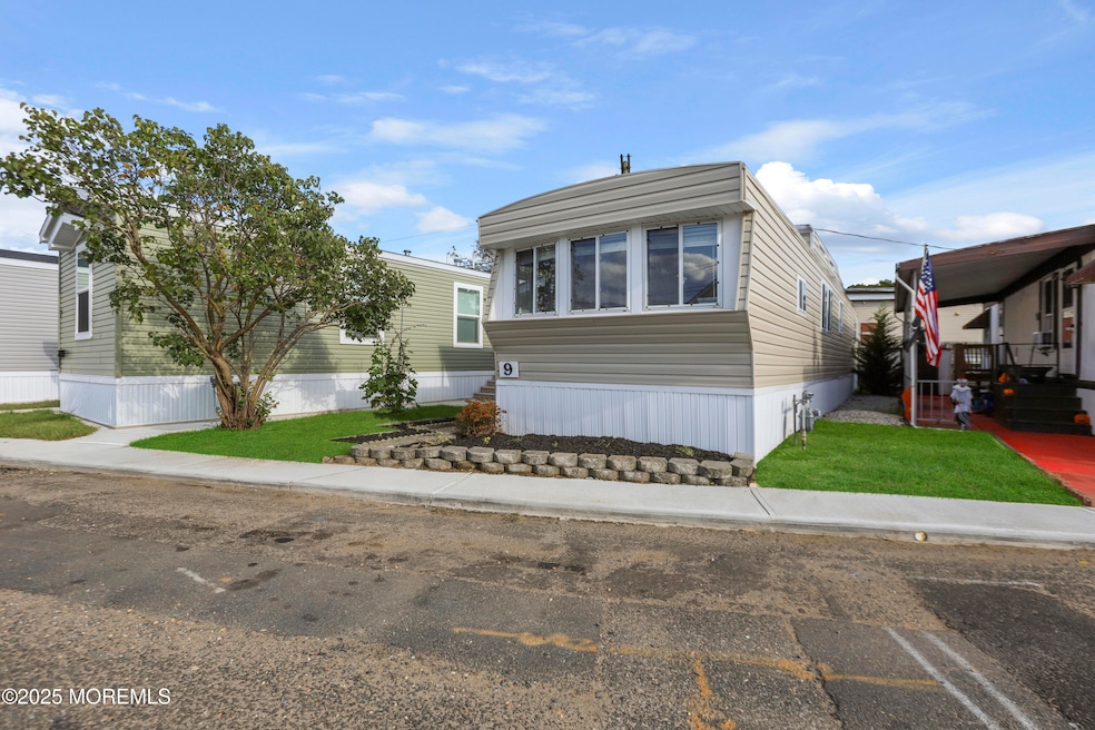 9 Avenue A, Keansburg, NJ 07734 - photo 1