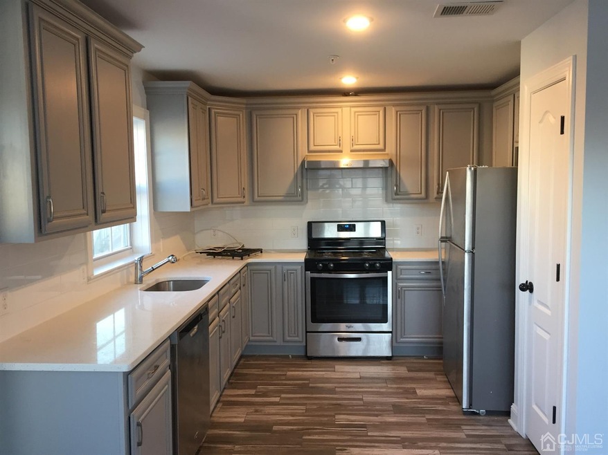 586 Roosevelt Ave unit 2D, Carteret, NJ 07008 - photo 1