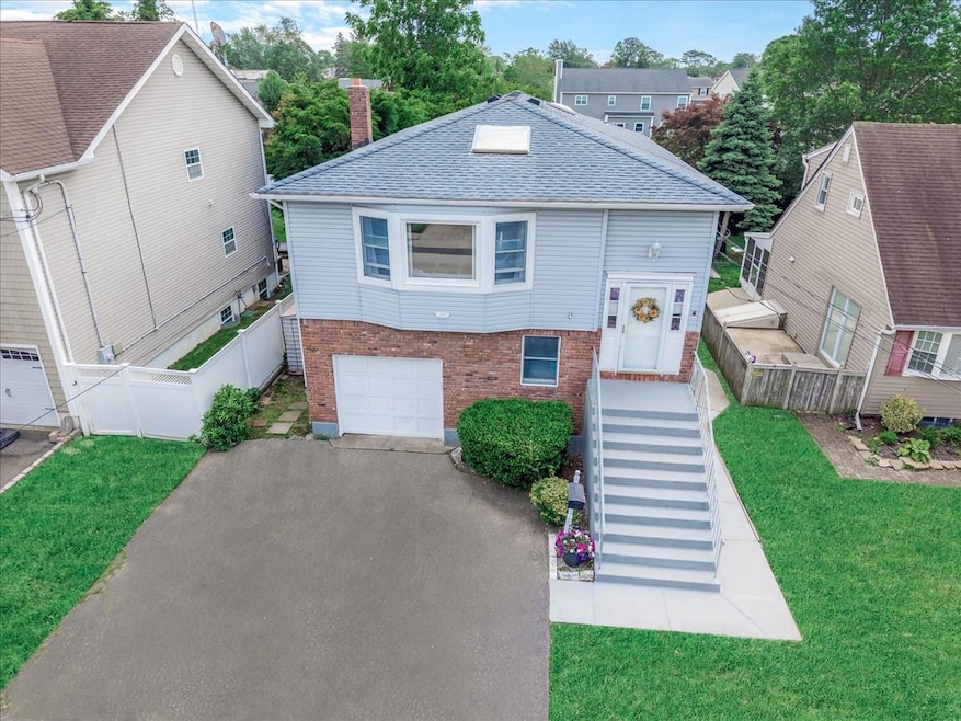 Sold $950,000 • Co-Listing Agent