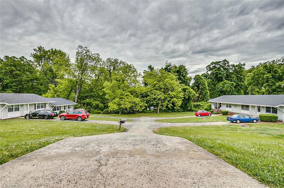 1147 & 1135 S Cox St unit A & B, Asheboro, NC 27203 - photo 1