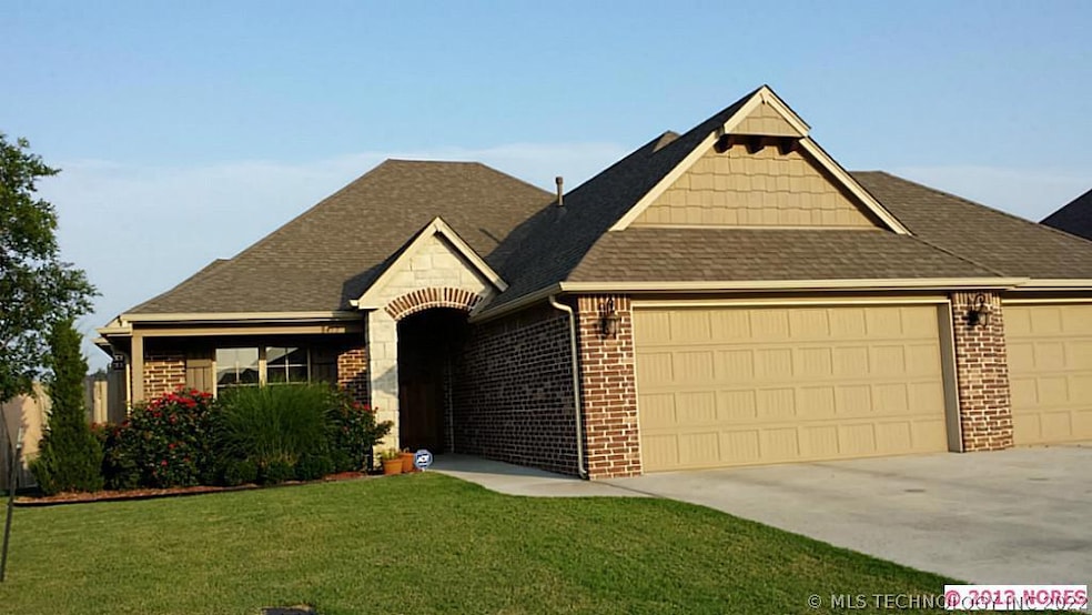 8412 N 76th East Ave, Owasso, OK 74055 - photo 1