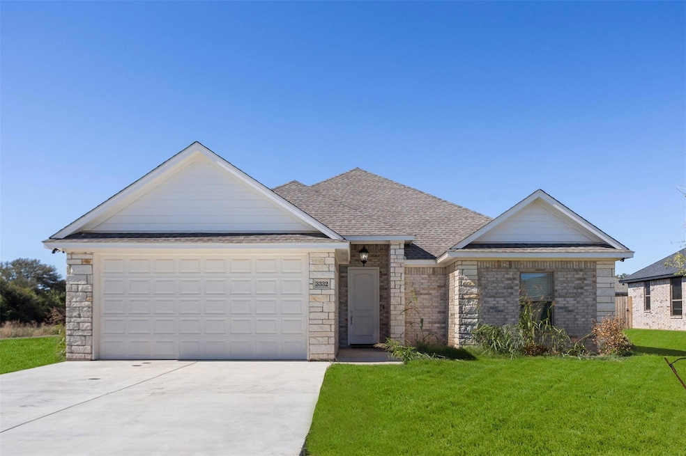 3332 Arrow Creek Dr, Granbury, TX 76049 - photo 1