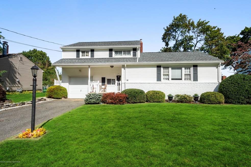 01_131CrestviewDr_57_FrontView_HiRes
