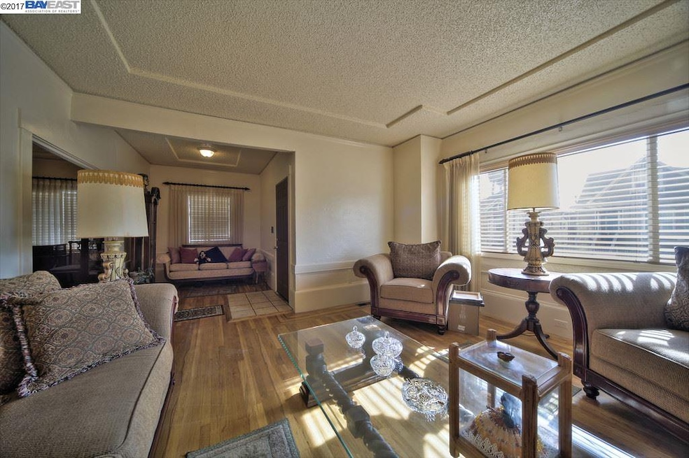 Sunny, Inlaid Hardwood Floors