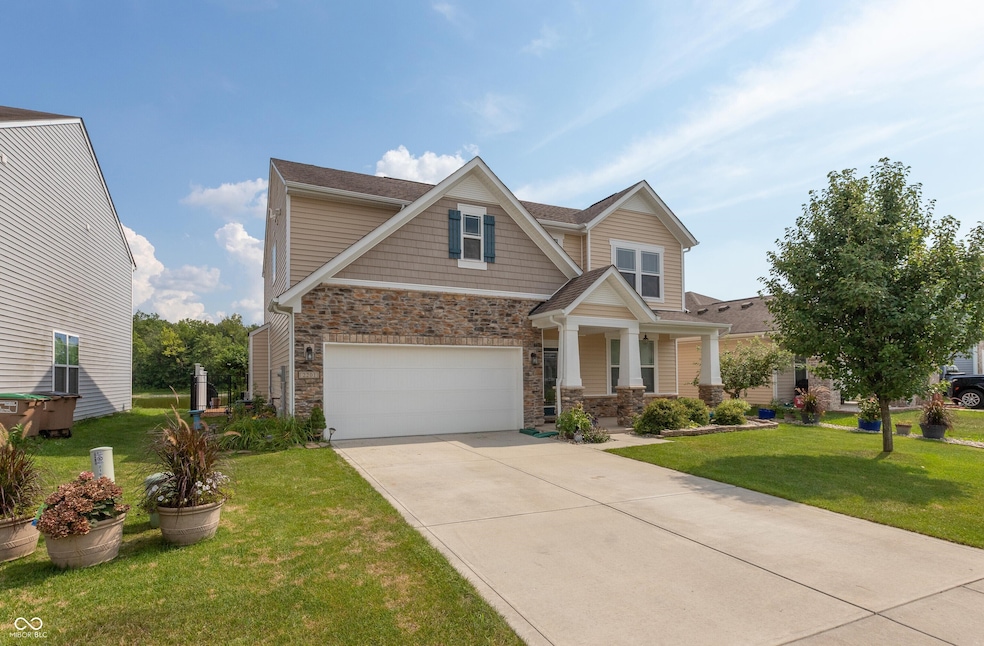 2201 Creek Bank Dr, Columbus, IN 47201 - photo 1