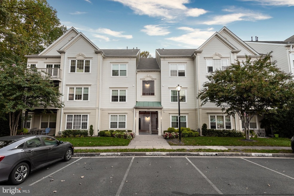12491 Hayes Ct unit 302, Fairfax, VA 22033 - photo 1