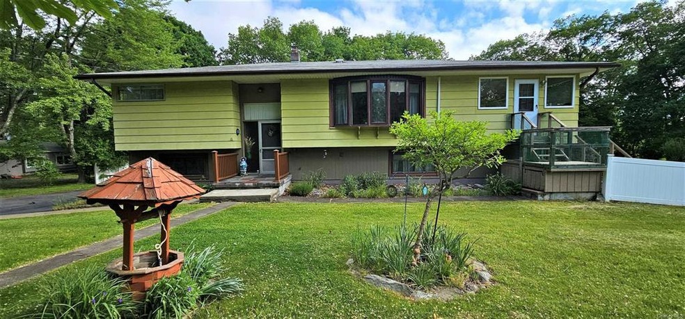 16 Chapman Cir, Poughkeepsie, NY 12601 - photo 1