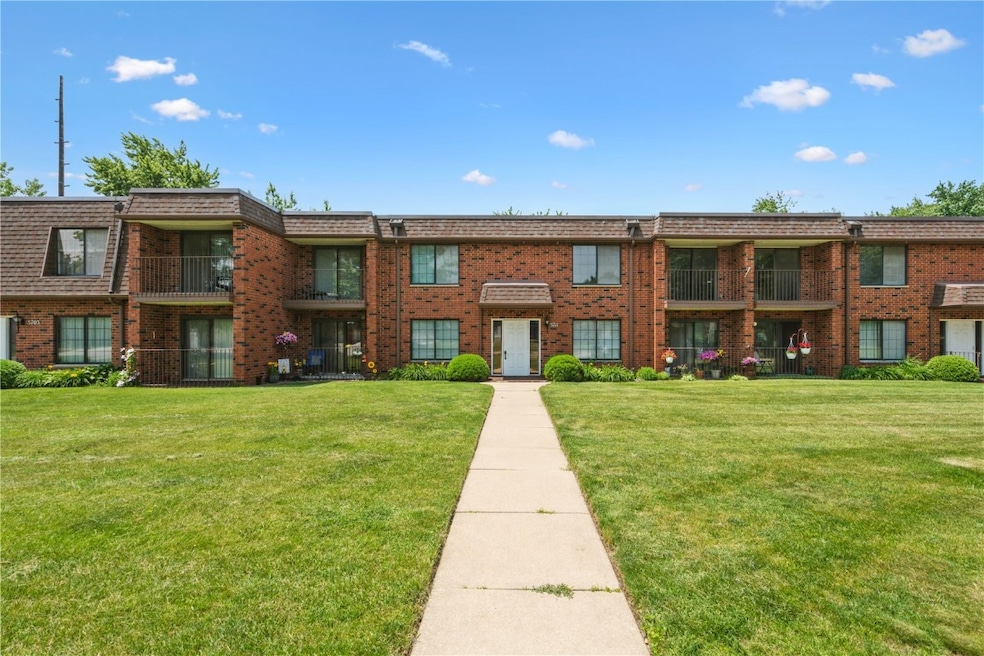 5711 Golden Ct NE #44