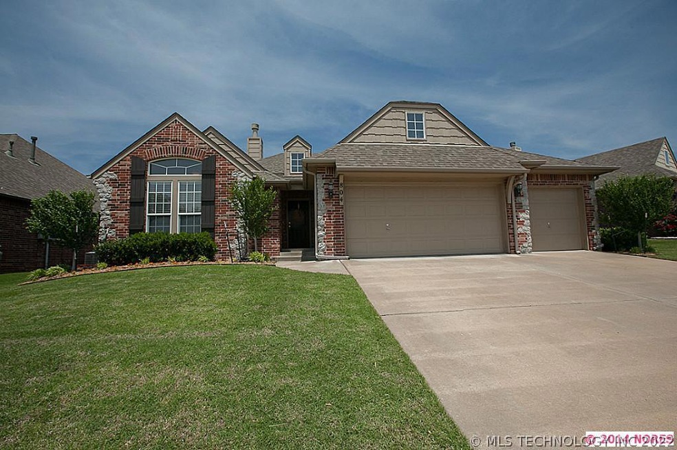 Battle Creek - Full Brick, well maintained, 3 car
