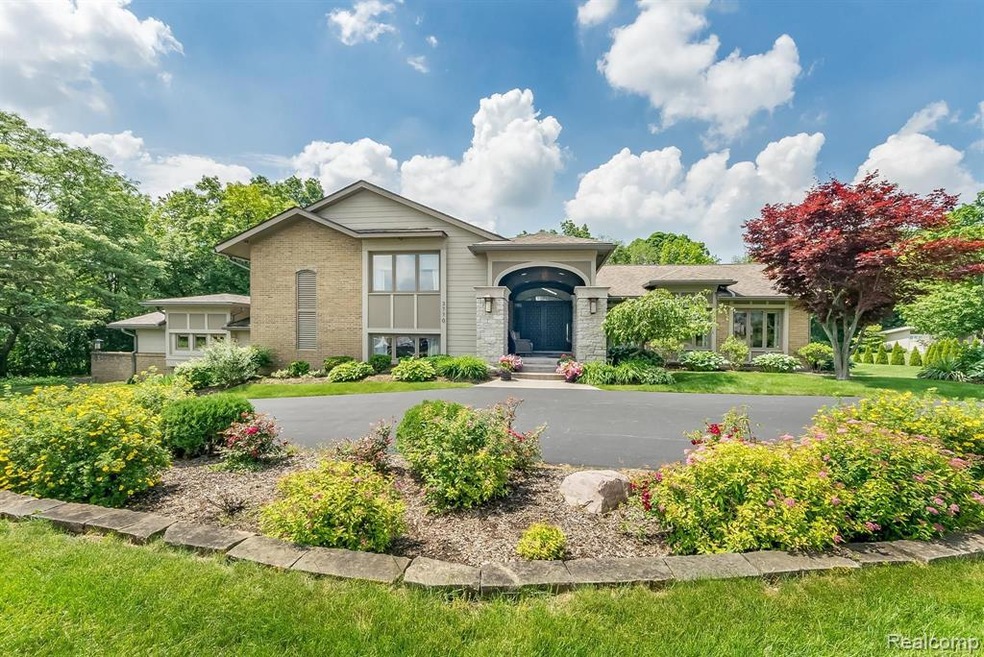 3770 Lakecrest Dr, Bloomfield Hills, MI 48304 - photo 1