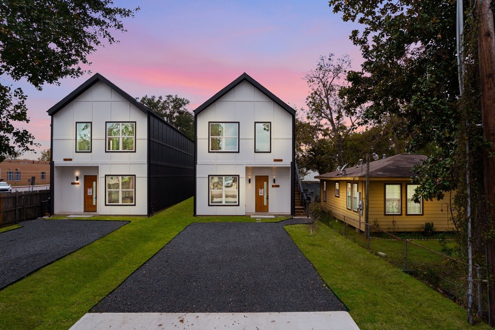 8205 Moon Beam St unit B, Houston, TX 77088 - photo 1