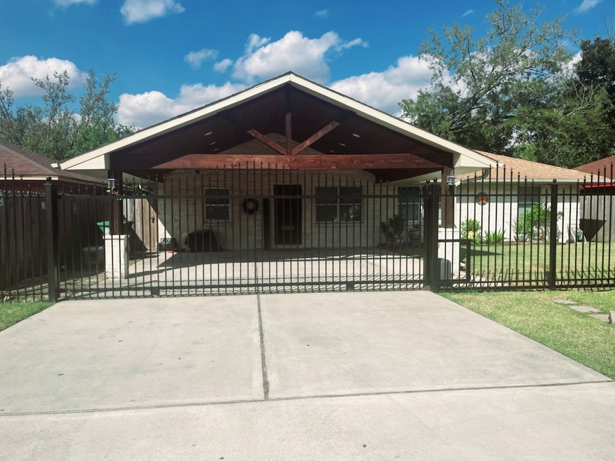 7625 Weyburn St, Houston, TX 77028 - photo 1