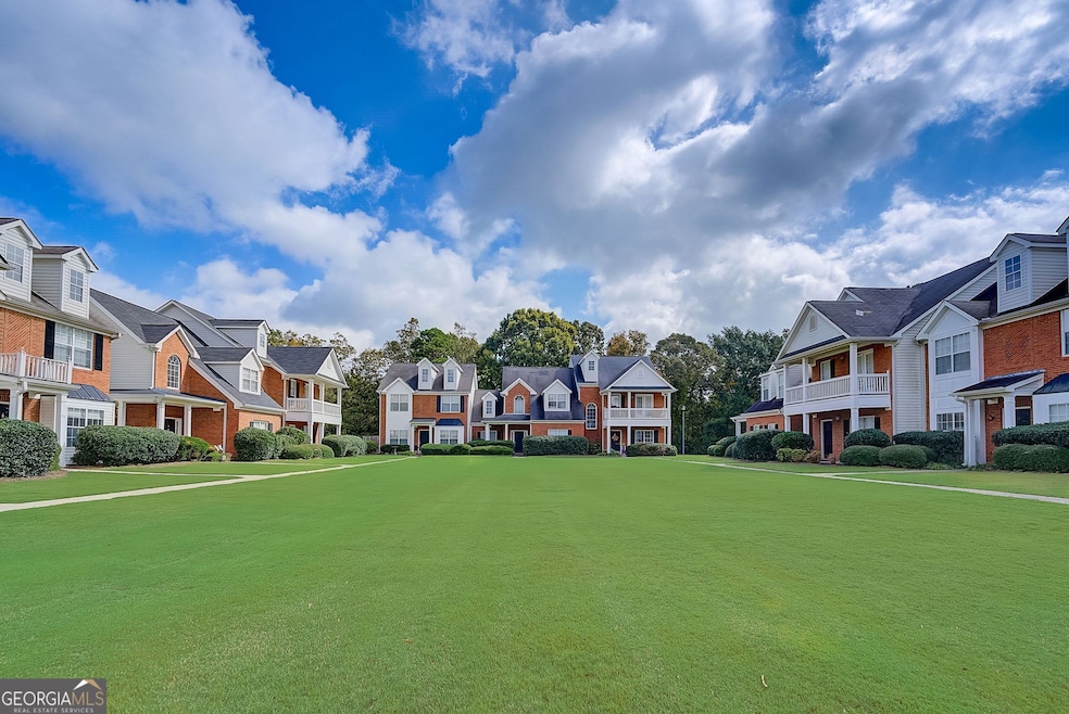 Front of property w/view of open green courtyard s