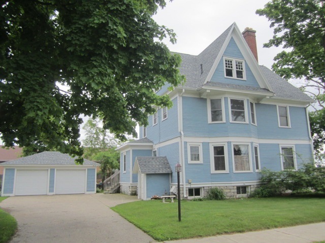 1432 10th Ave, Menominee, MI 49858 - photo 1