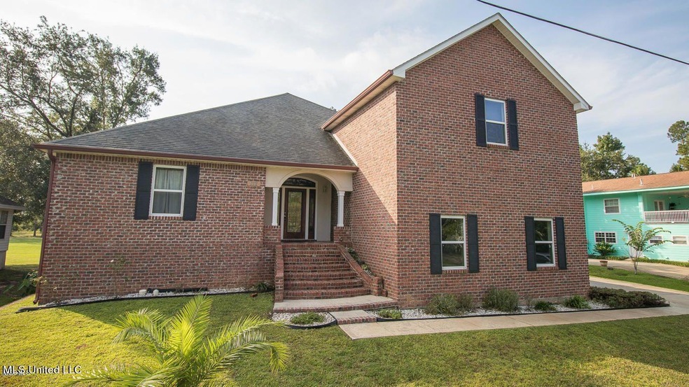 112 Forest St, Pass Christian, MS 39571 - photo 1