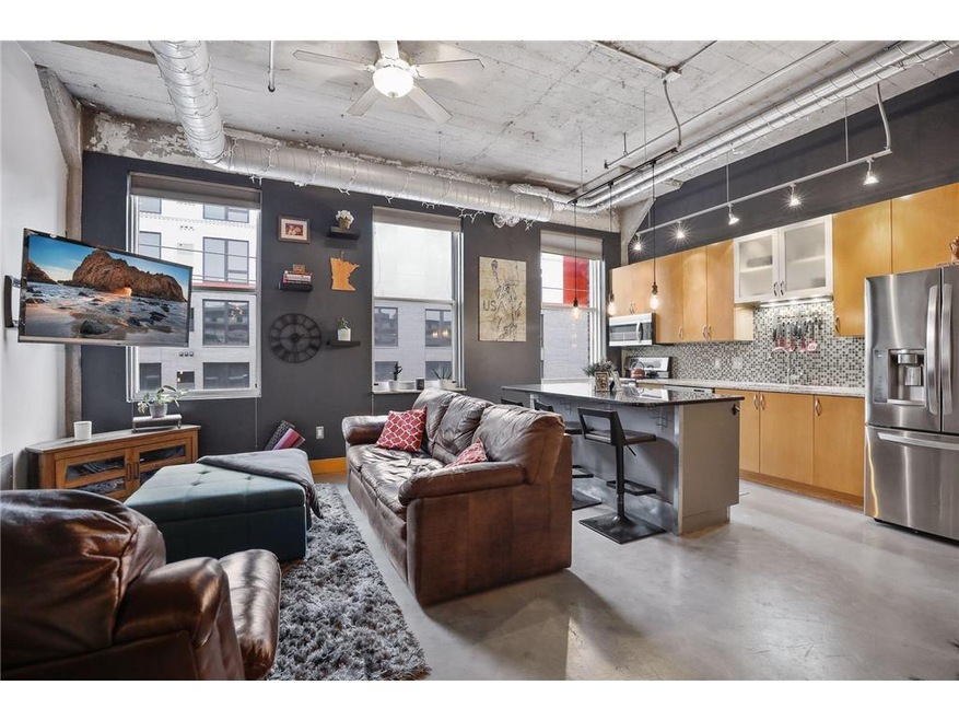 Welcome home to this cozy North Loop condo!