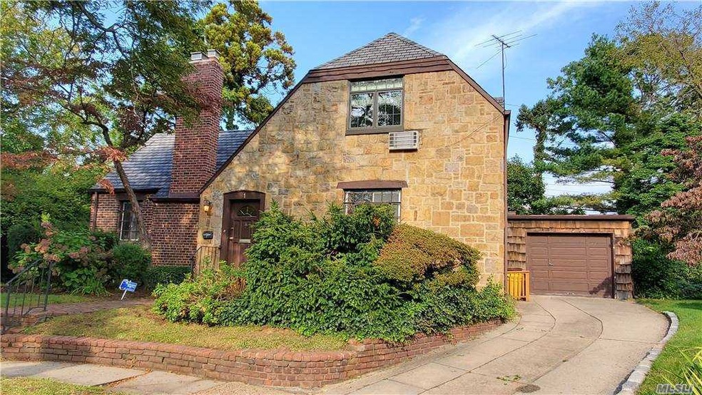 1 Ash Ln, Valley Stream, NY 11581 - photo 1