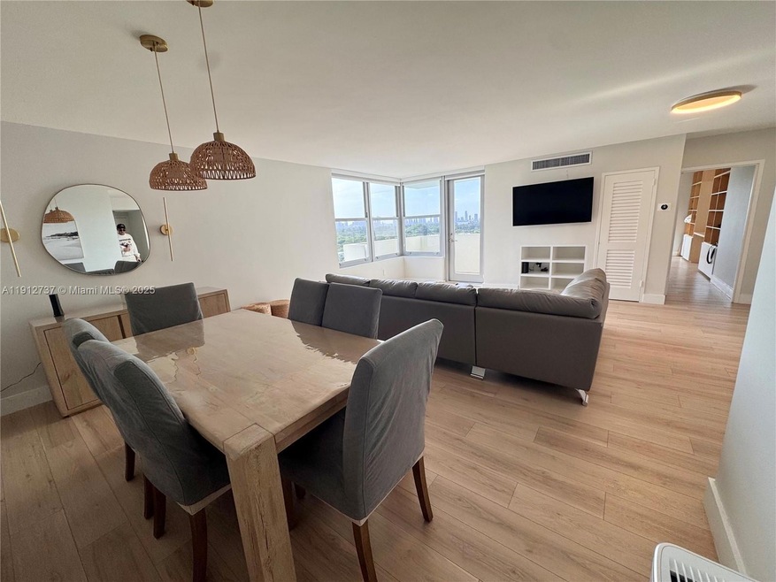 2899 Collins Ave unit 1212, Miami Beach, FL 33140 - photo 1