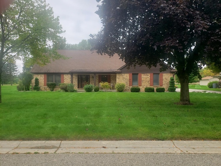 1429 Hickory Hollow Dr, Flint, MI 48532 - photo 1