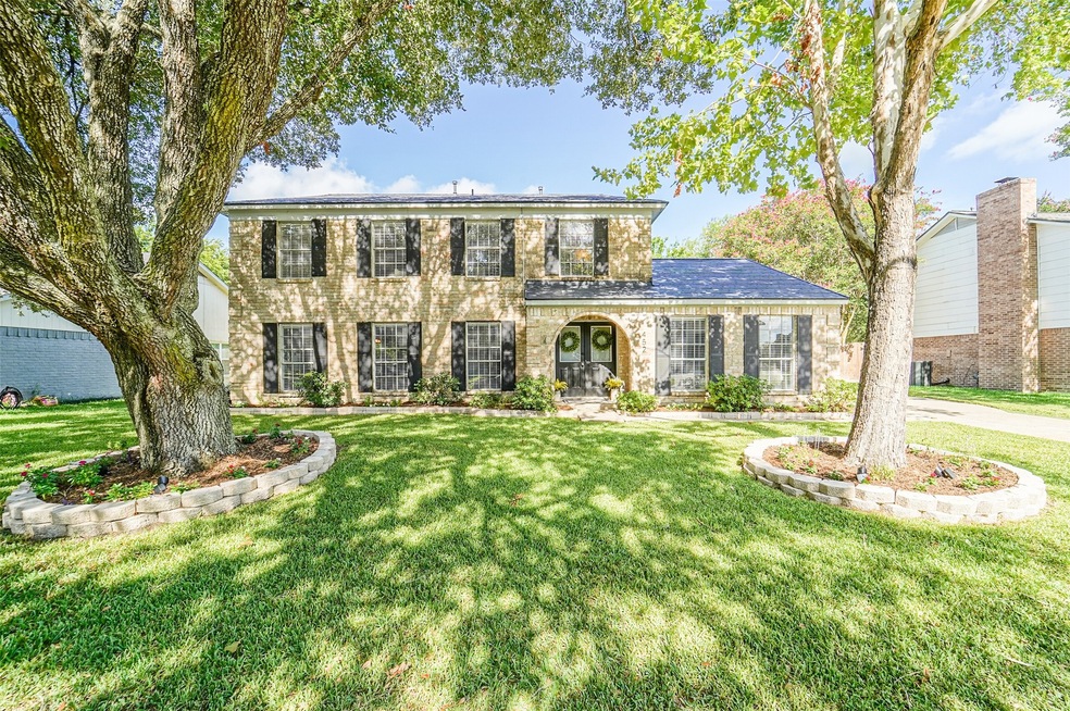 452 E Castle Harbour Dr, Friendswood, TX 77546 - photo 1