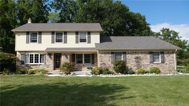 8334 Thorntree Dr, Grosse Ile, MI 48138 - photo 1