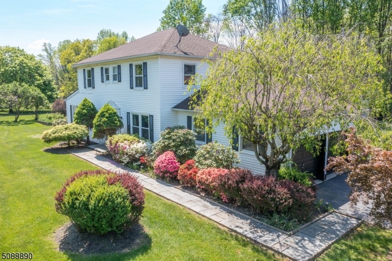 2 Quail Run Rd, Bloomsbury, NJ 08804 - photo 1