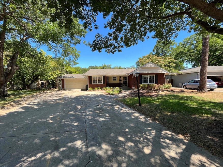 14 Brook Forest Ln, Hurst, TX 76053 - photo 1