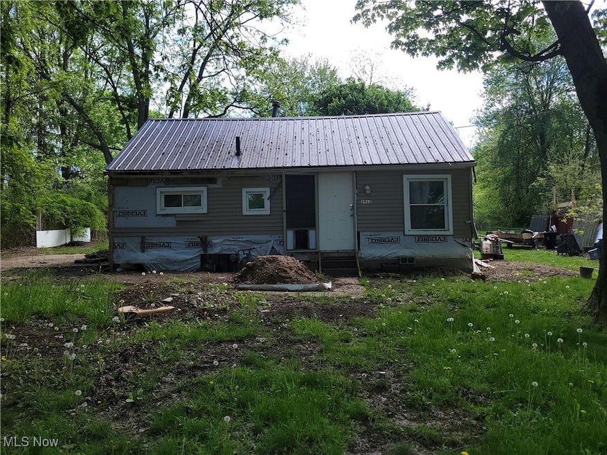 2913 Warren Dr, Uniontown, OH 44685 - photo 1