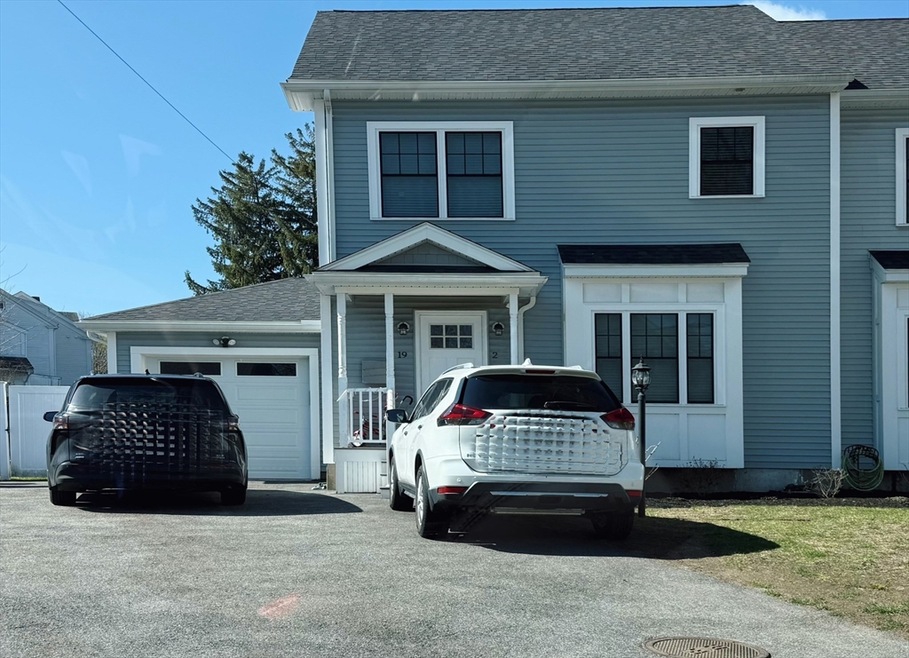19 Nahant St unit 2, Wakefield, MA 01880 - photo 1