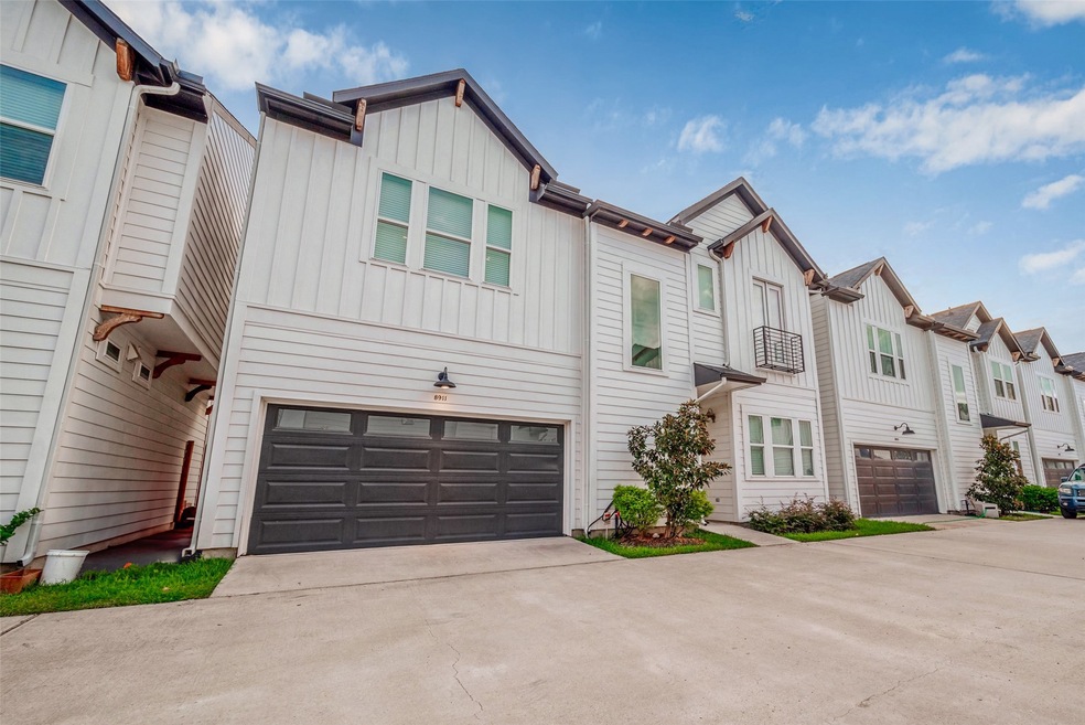 8911 Knoll Villas St, Houston, TX 77080 - photo 1